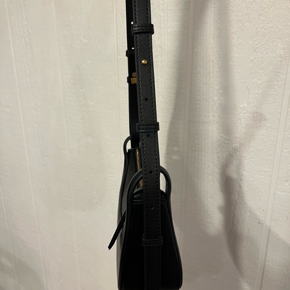 Elegant Black Shoulder Bag - Picture 7 of 7